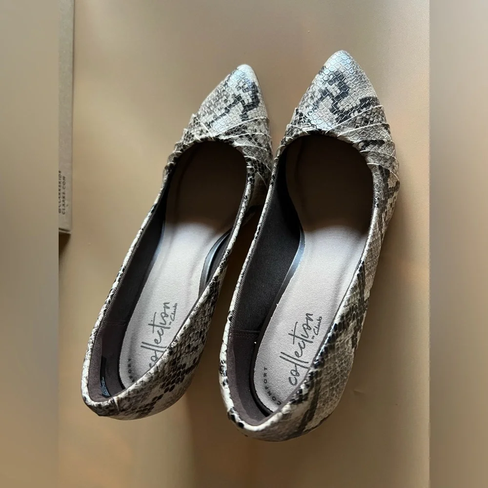 Clarks Women's Snakeskin heels - Picture 2 of 6